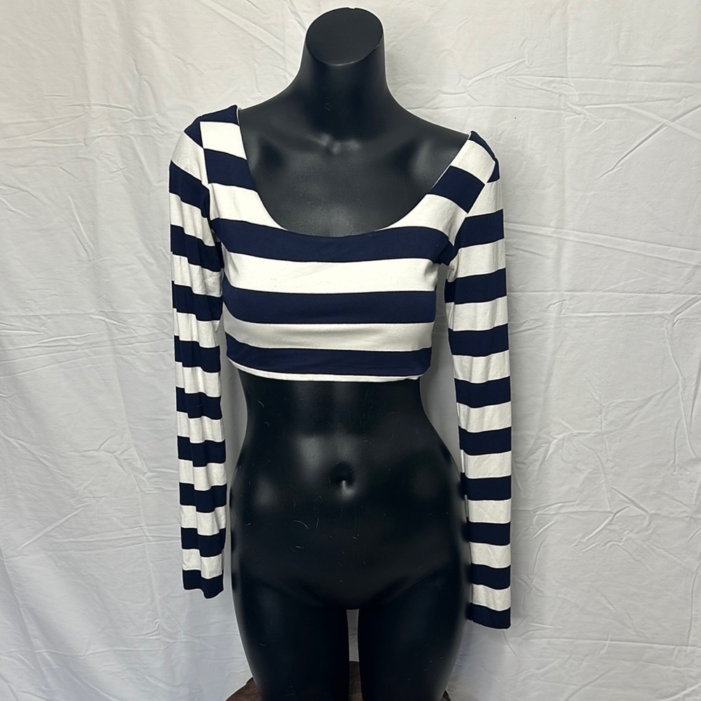 Nadia Tarr Reversible Stripped Long Sleeve Crop Top Size L N5(top only)